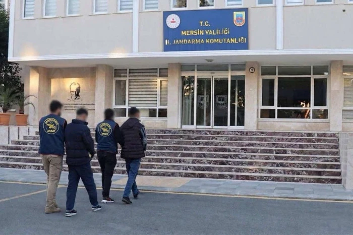 Mersin'de jandarma aranan şahısların peşinde