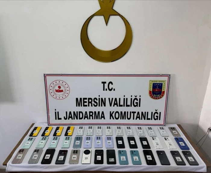 Mersinde jandarmadan ka&ccedil;ak telefon operasyonu 