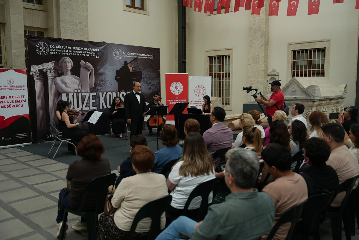 Mersin&rsquo;de K&uuml;lt&uuml;r Yolu Festivali&rsquo;nde Sanat ve M&uuml;zik Coşkusu