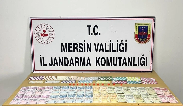 Mersinde kumar oynayan şahıslar jandarmadan ka&ccedil;amadı 