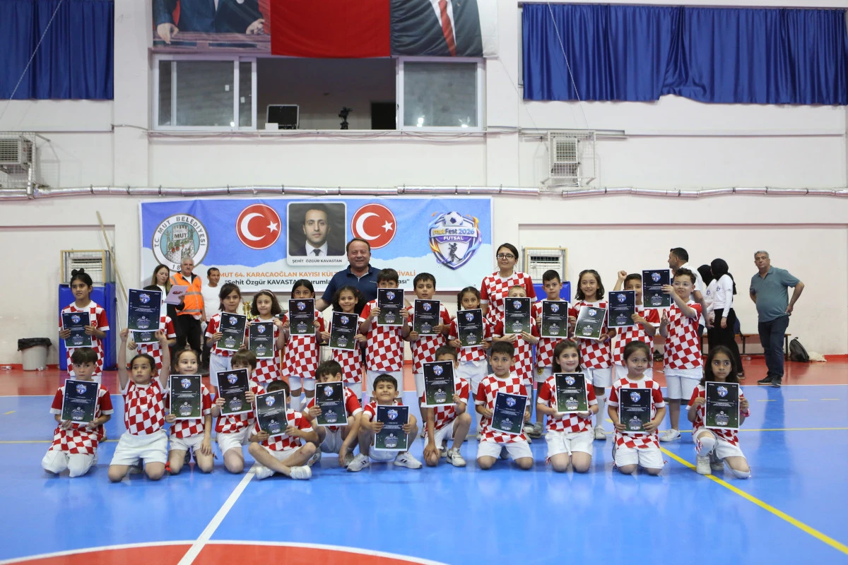 Mersin'de Kurumlar Arası Futsal Turnuvası Şampiyonu Orman İşletme M&uuml;d&uuml;rl&uuml;ğ&uuml; Oldu