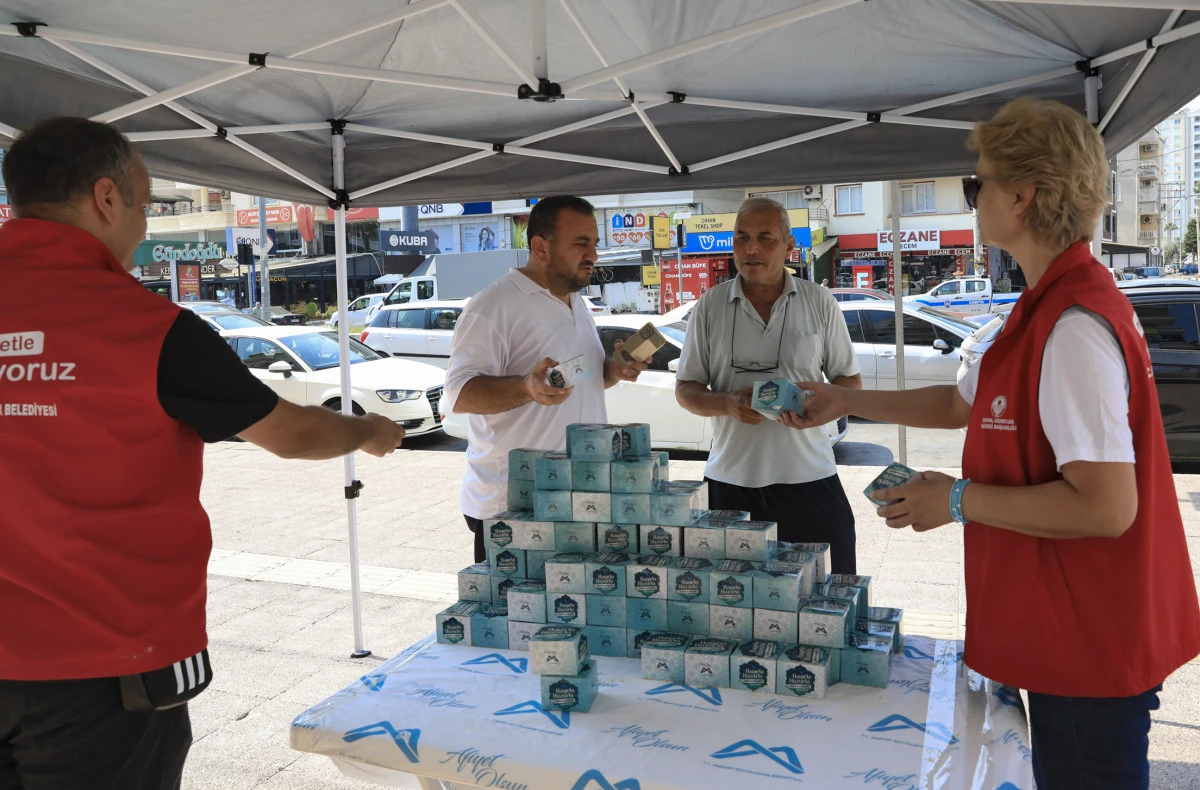 Mersin&rsquo;de Mevlit Kandili&rsquo;nde 15 bin kandil simidi ikram edildi
