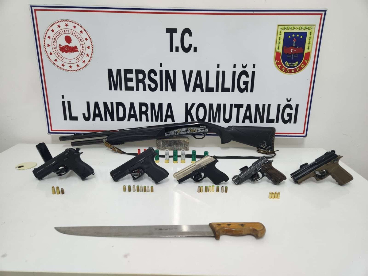 Mersin'de ruhsatsız silah operasyonu: 5 tabanca ve 1 av tüfeği ele geçirildi
