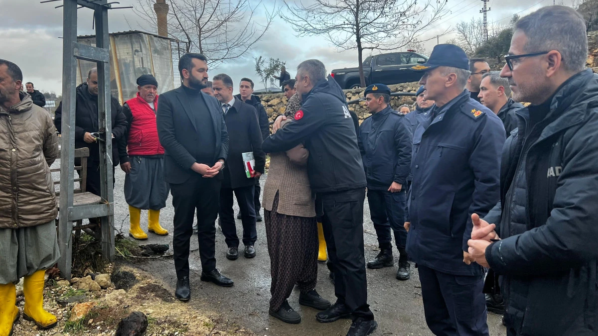 Mersin&rsquo;de Sağanak Yağış Su Taşkınlarına Neden Oldu