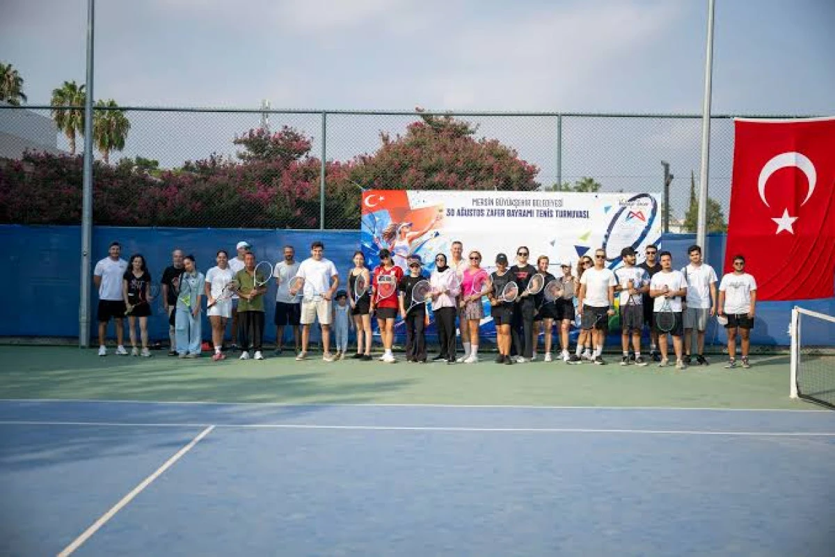 Mersin&rsquo;de Zafer Bayramı heyecanı tenis kortlarına taşındı