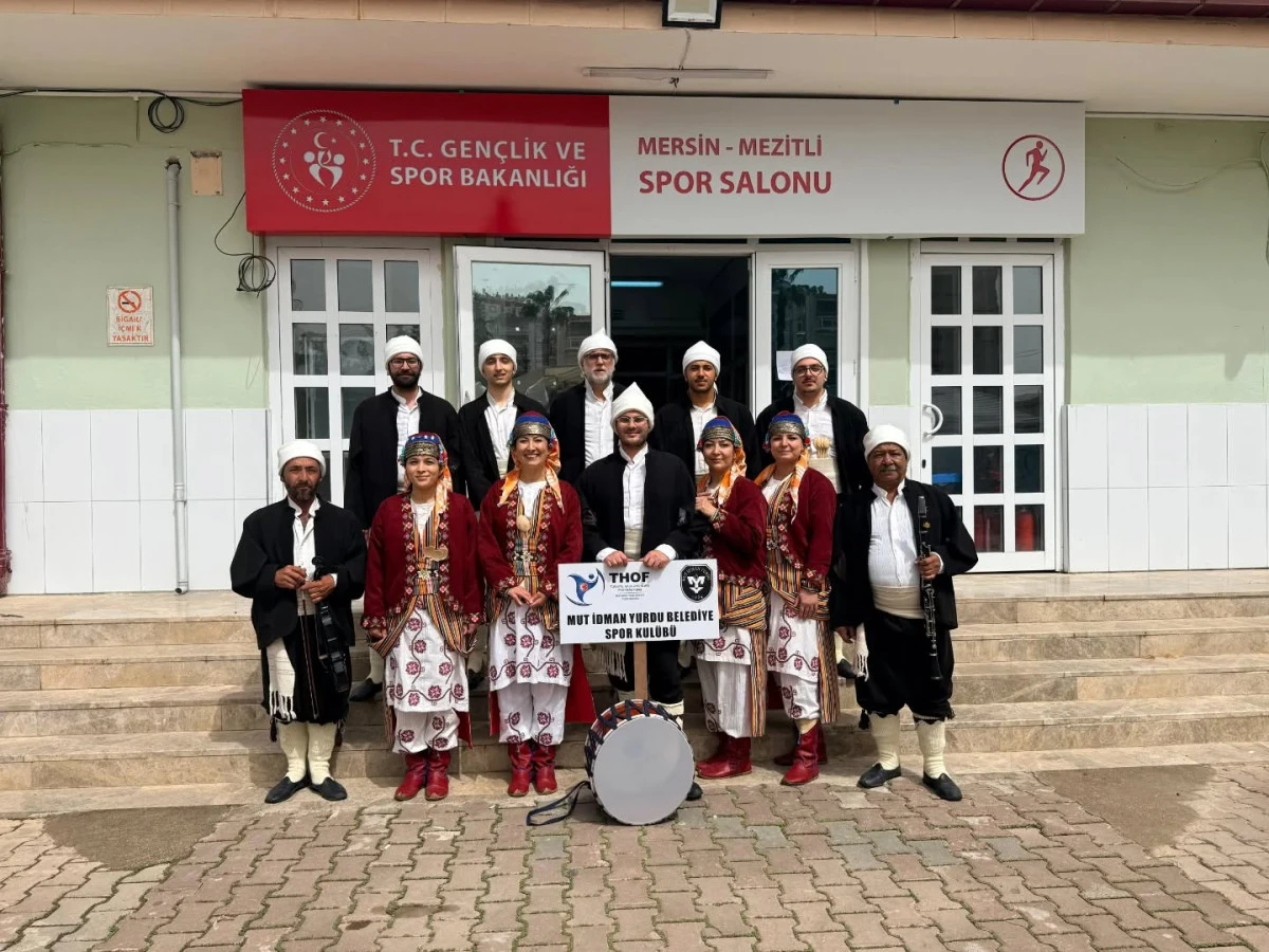 Mut Belediyesi Halk Oyunları Ekibi İl Birincisi Oldu