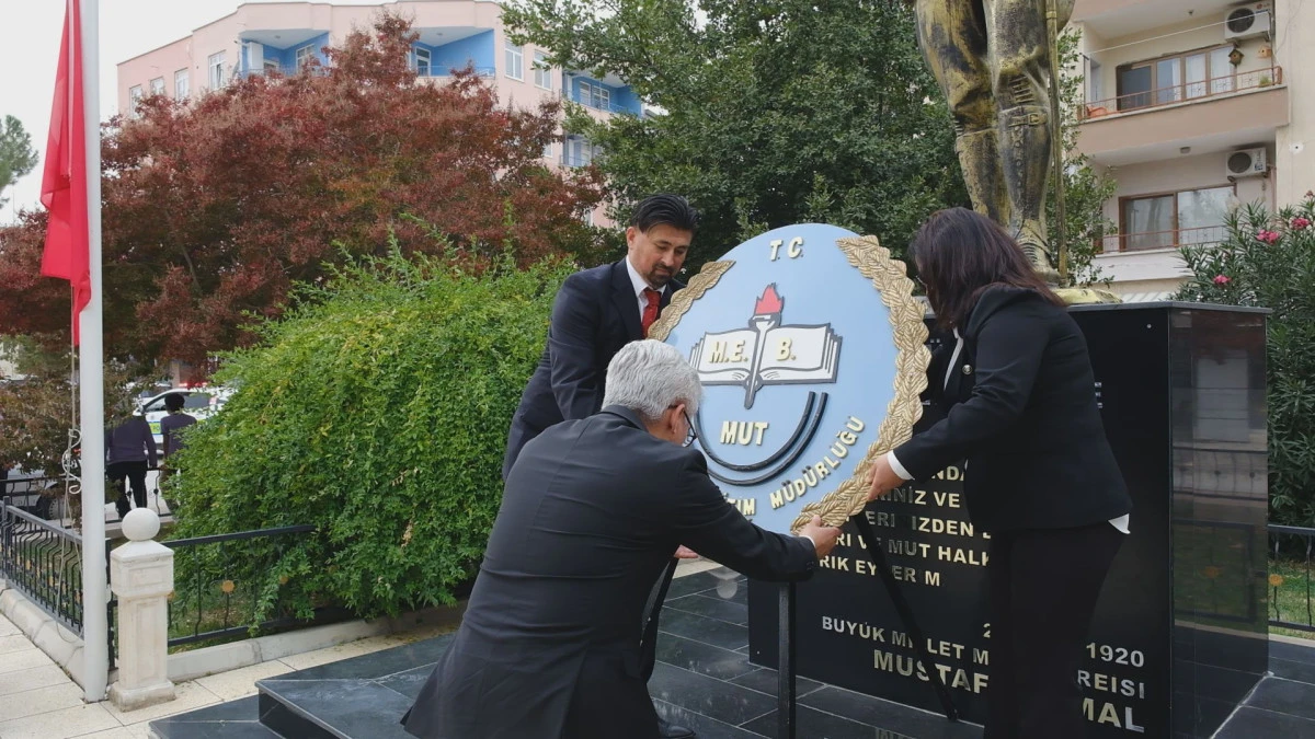 Mut’ta 24 Kasım Öğretmenler Günü İlçe Programı Düzenlendi