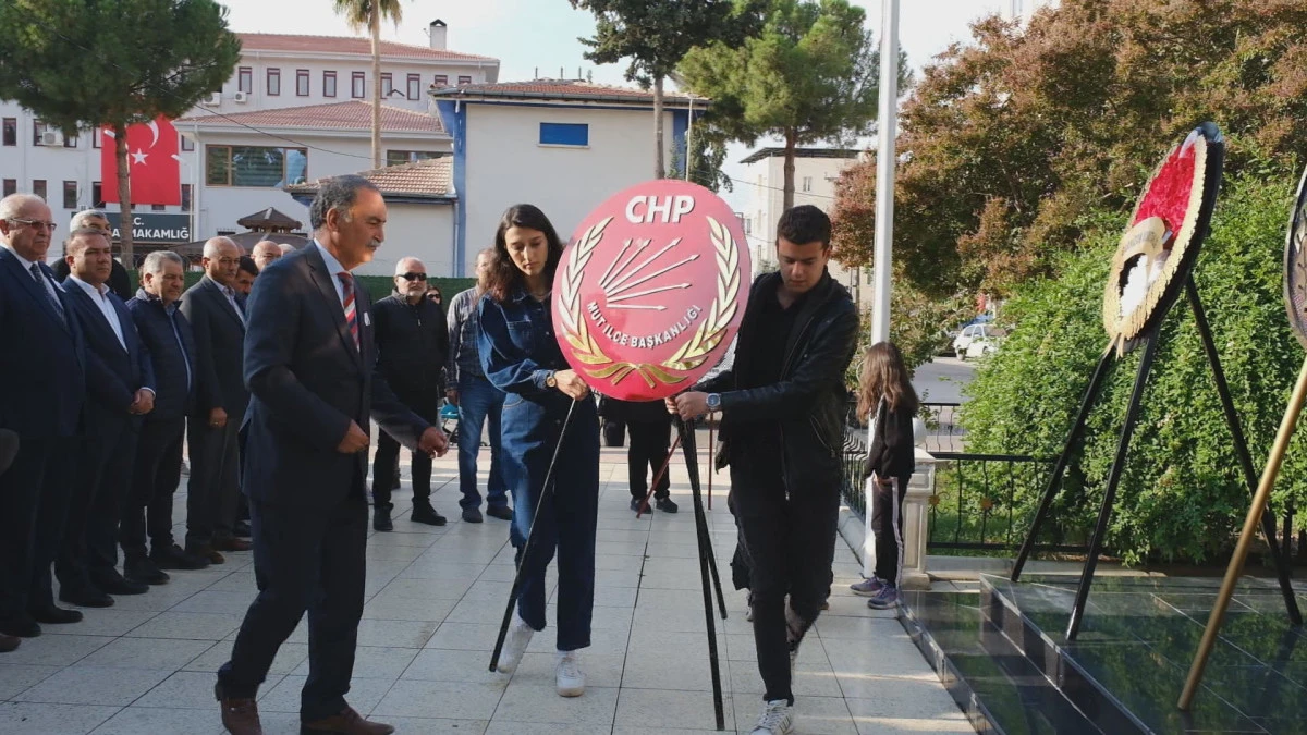 MUT’TA ADD VE CHP’DEN ATATÜRK ANITINA ÇELENK SUNUMU
