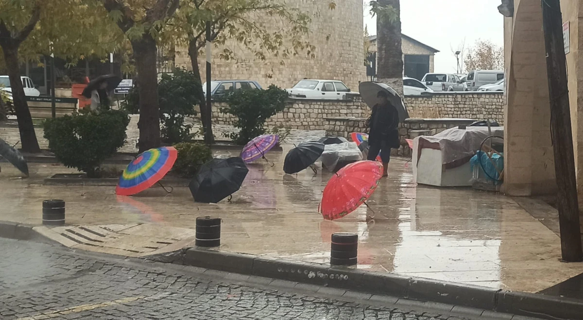 Mut&rsquo;ta Yeni Yıl Sağanağı  2025&rsquo;in Son Yağmuru Toprağı Bereketle Buluşturdu