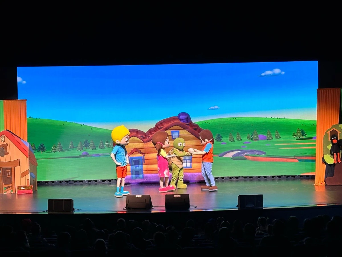 Niloya ve Arkadaşları "S&uuml;rpriz Yumurta M&uuml;zikali" ile Mersin&rsquo;de