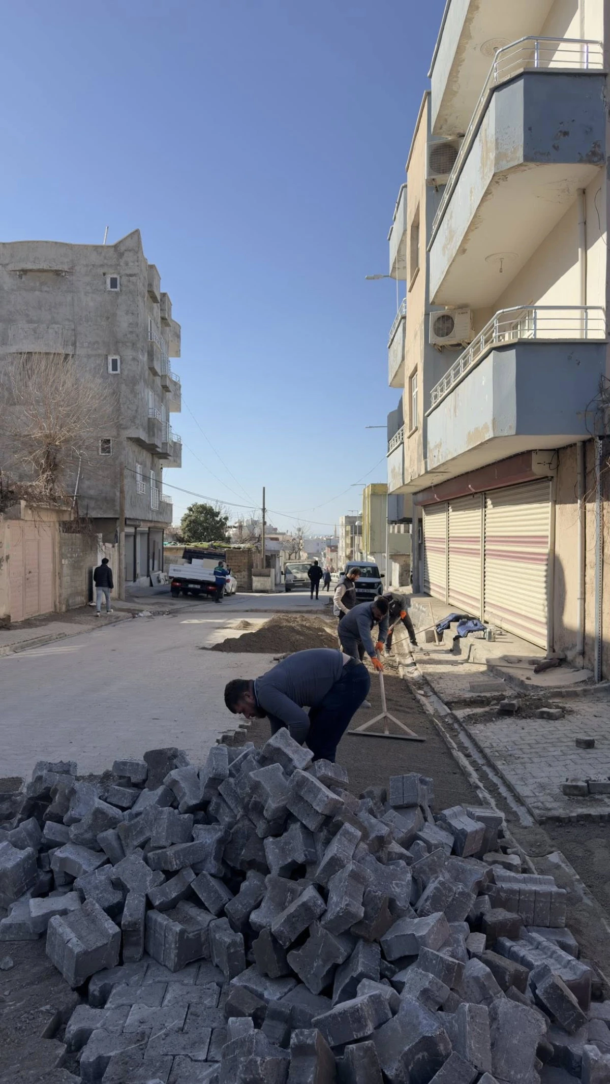 Silopi belediyesi yol yapım &ccedil;alışmalarını s&uuml;rd&uuml;r&uuml;yor   