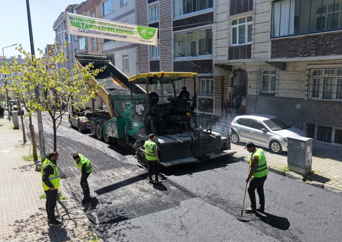 Sultangazi&rsquo;de asfalt seferberliği s&uuml;r&uuml;yor