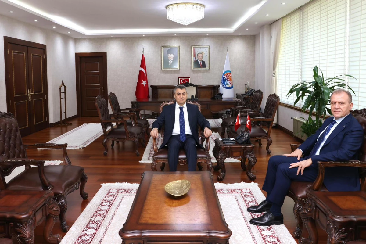 Vali Atilla Toros, B&uuml;y&uuml;kşehir Belediye Başkanı Vahap Se&ccedil;er&rsquo;i kabul etti