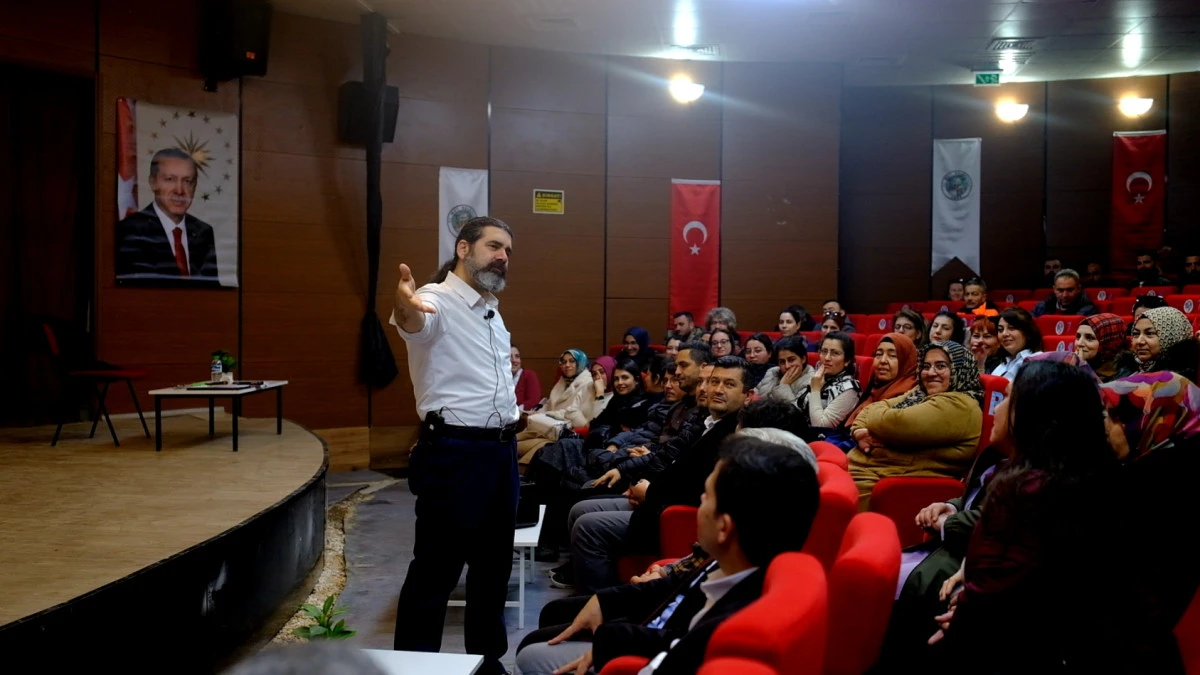 Velilere Y&ouml;nelik Seminer Mut&rsquo;ta Ger&ccedil;ekleştirildi